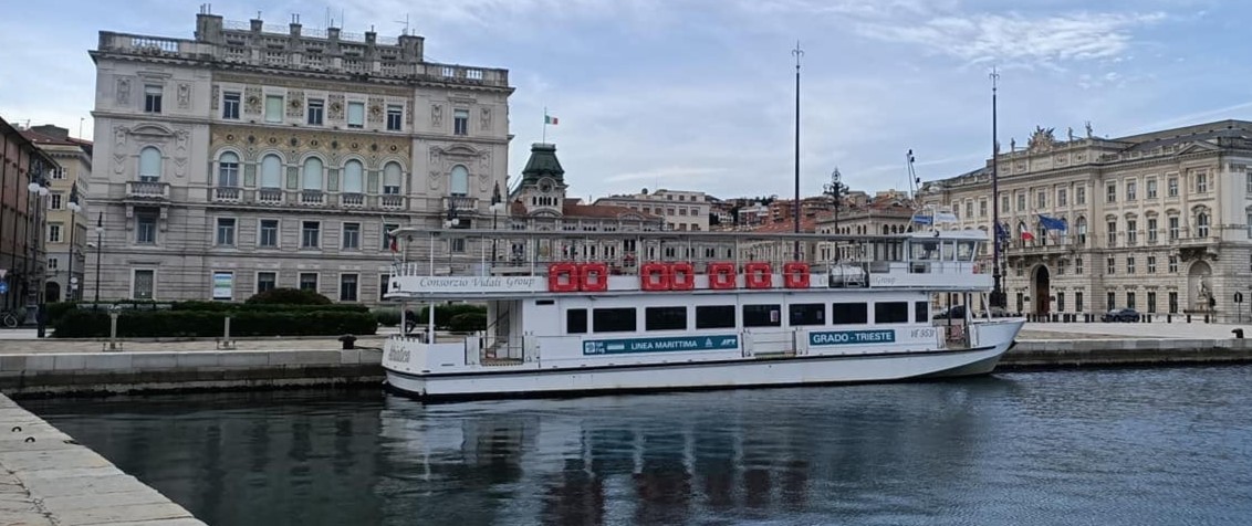 Immagine per Soccorso al Molo IV il capitano dell'Adriatica, trasportato a Cattinara